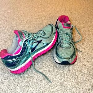 Brooks Sneakers Size 10